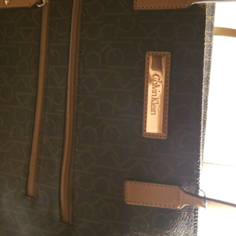 Brand new Calvin Klein hobo 11x14 inches - Picture 3 of 5